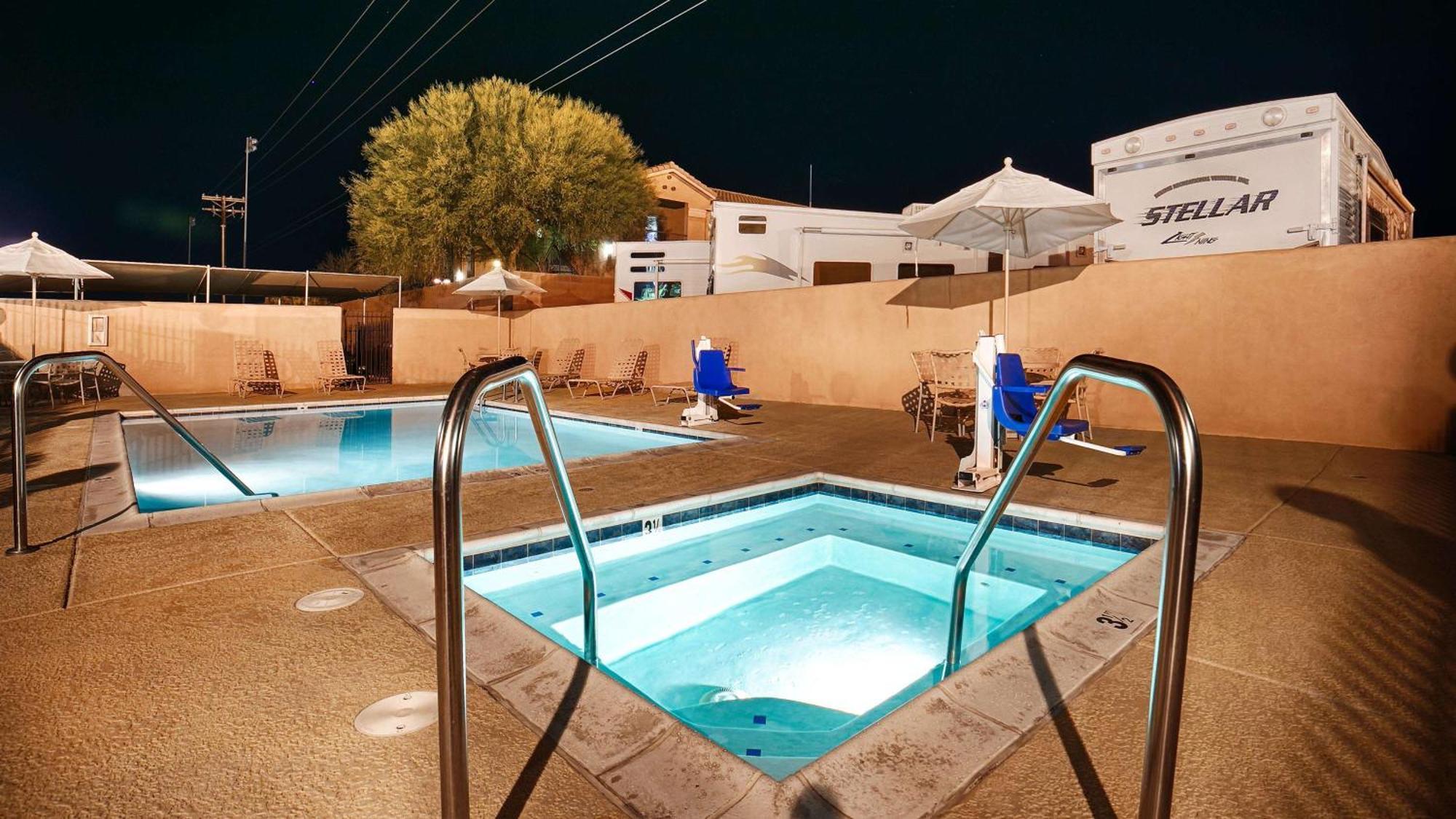 Best Western Plus Main Street Inn Brawley Ngoại thất bức ảnh