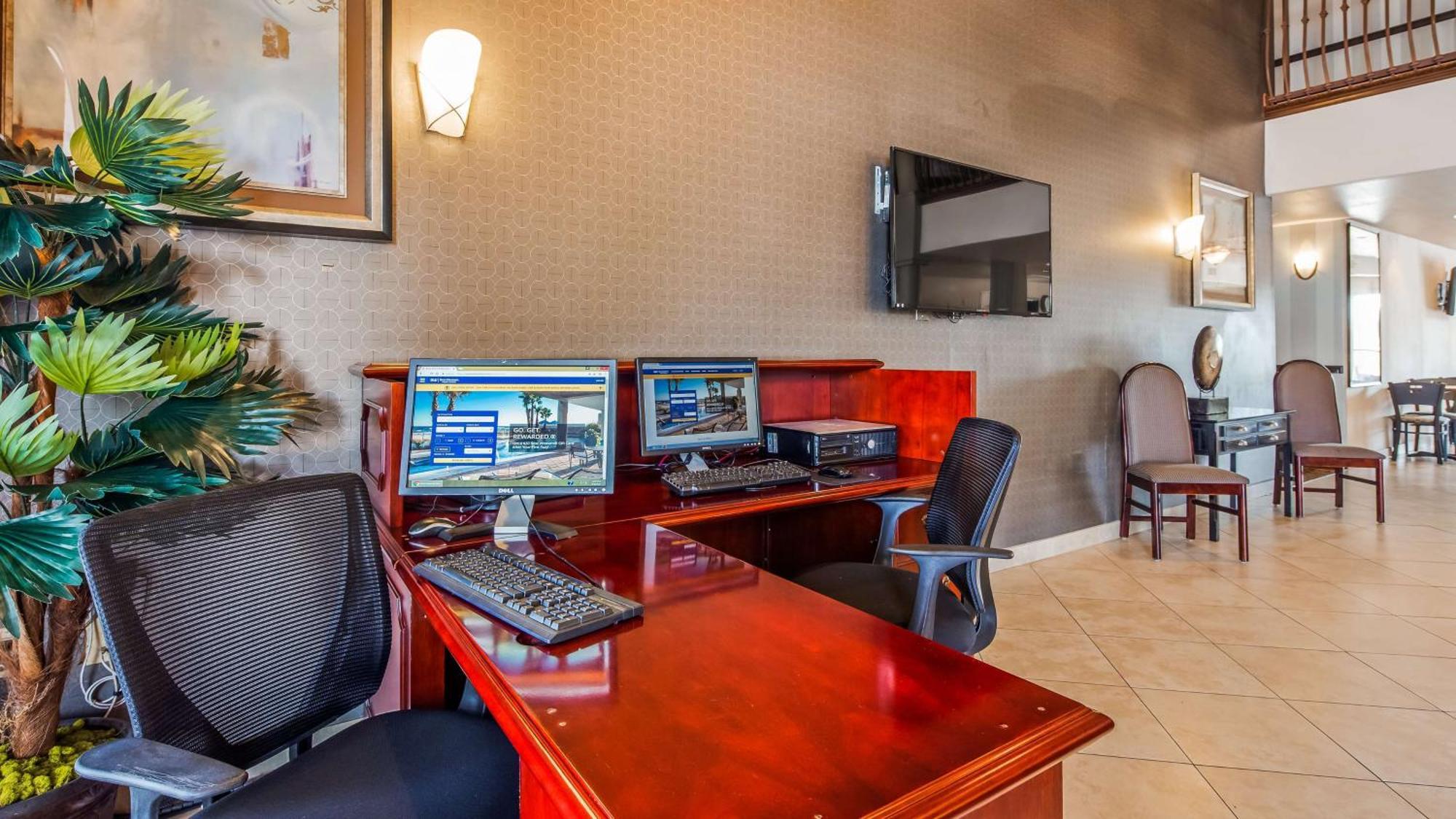 Best Western Plus Main Street Inn Brawley Ngoại thất bức ảnh